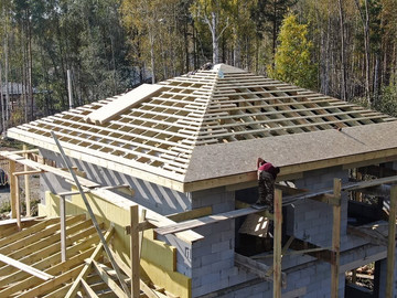 Монтируем кровлю дома в Первоуральском ГО, с. Новоалексеевское - фото №3