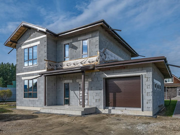 Установили окна, двери и гаражные ворота на дом по проекту Резиденция в КП Крылья