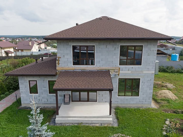 Установили окна, двери и гаражные ворота на дом по проекту Резиденция в КП Крылья - фото №2