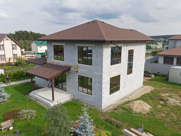 Установили окна, двери и гаражные ворота на дом по проекту Резиденция в КП Крылья - фото №9